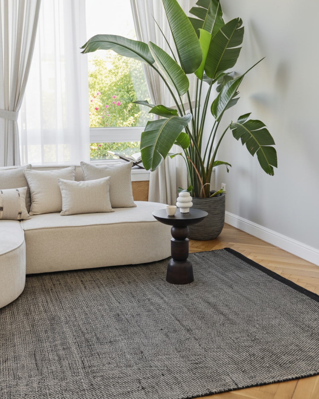 Wool Area Rug Loni Black